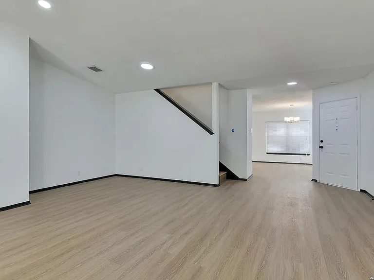 3218 Jenkins Dr — Photo 10