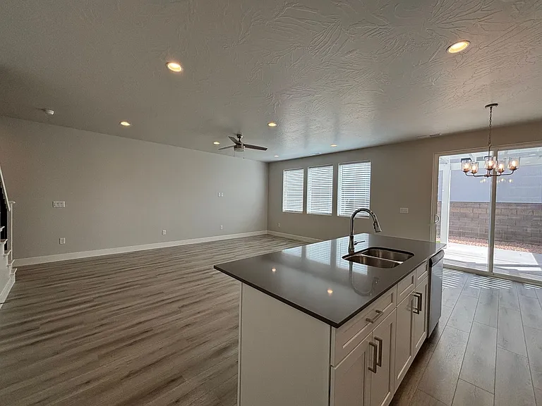 1073 S 4380 W — Photo 14