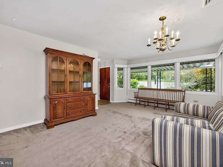 221 Hillside Dr — Photo 7