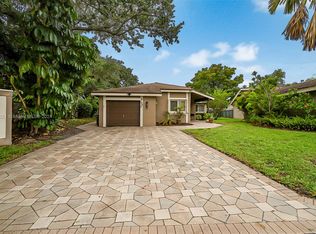 8989 NW 9th Pl, Plantation, FL 33324