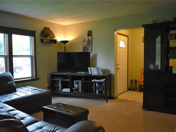 3rd image of 112 Roncroff Dr