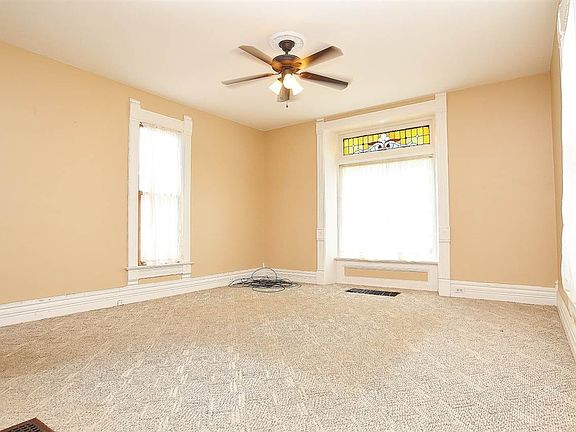 4th image of 740 Richmond St
