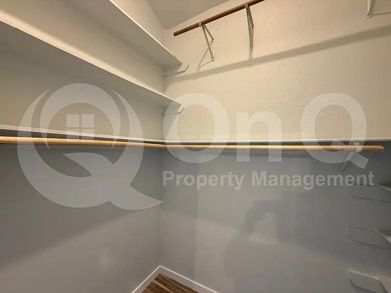 3037 W Monmouth St — Photo 29