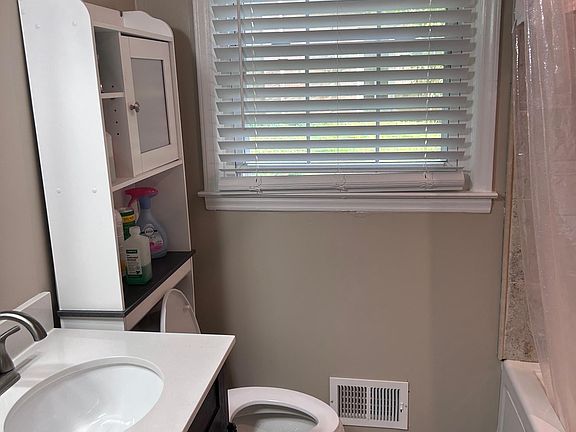 2nd image of 3136 Ivydale Dr