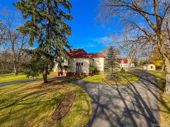 5044 Charing Cross Rd, Bloomfield Hills, MI 48304