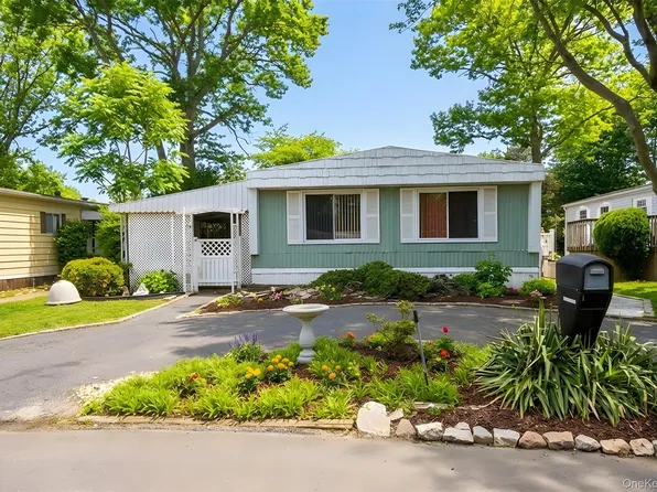 14 Buttercup Drive, Bohemia, NY 11716