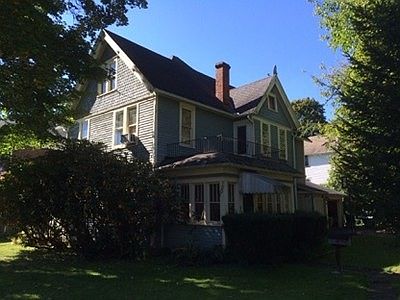 2nd image of 1001 W 1st St