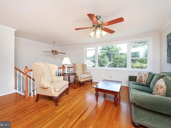 4th image of 105 Woodview Ln