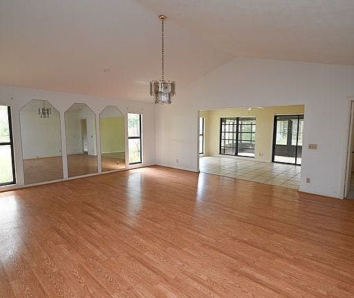 4th image of 12736 SE Pinehurst Ct