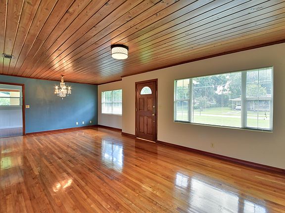3rd image of 406 SE 28th Ave