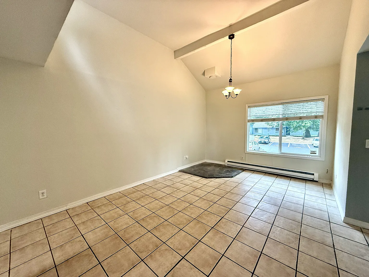 3 bed, 982 sqft, $2,100 — Photo 4