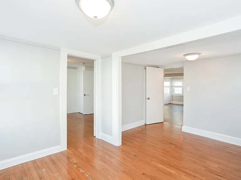 39 Bourne St #1 — Photo 16