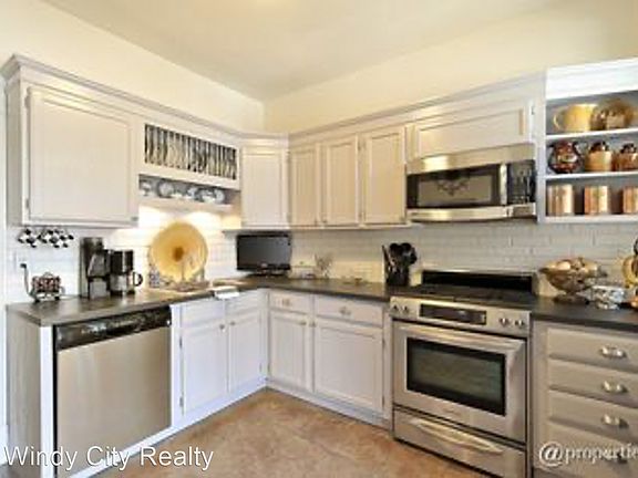 5th image of 6337 N Lakewood Ave #1
