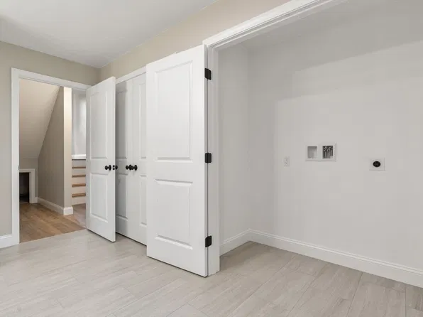 1 Bronson St, Fall River, MA 02721