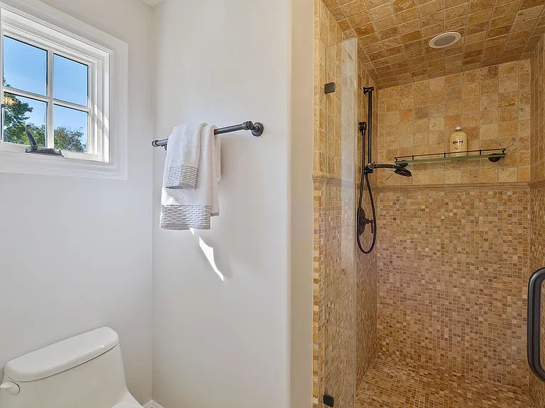 1201 University Dr — Photo 33