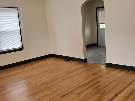 2nd image of 10334 Oak Ave