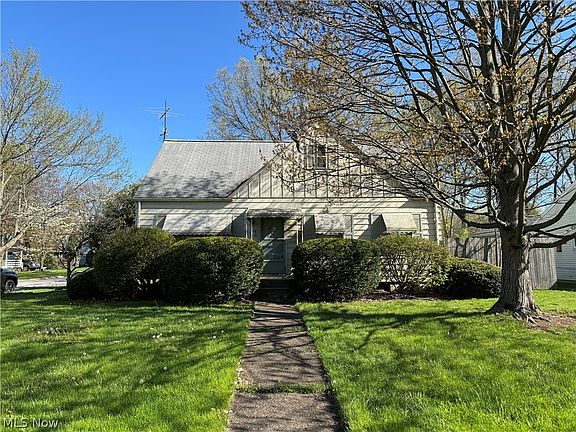 2nd image of 841 Monroe Ave