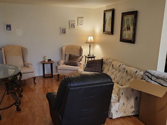 3rd image of 16604 Oxford Dr