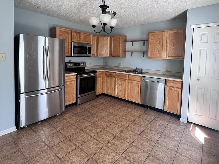 2726 Chilton Dr — Photo 6