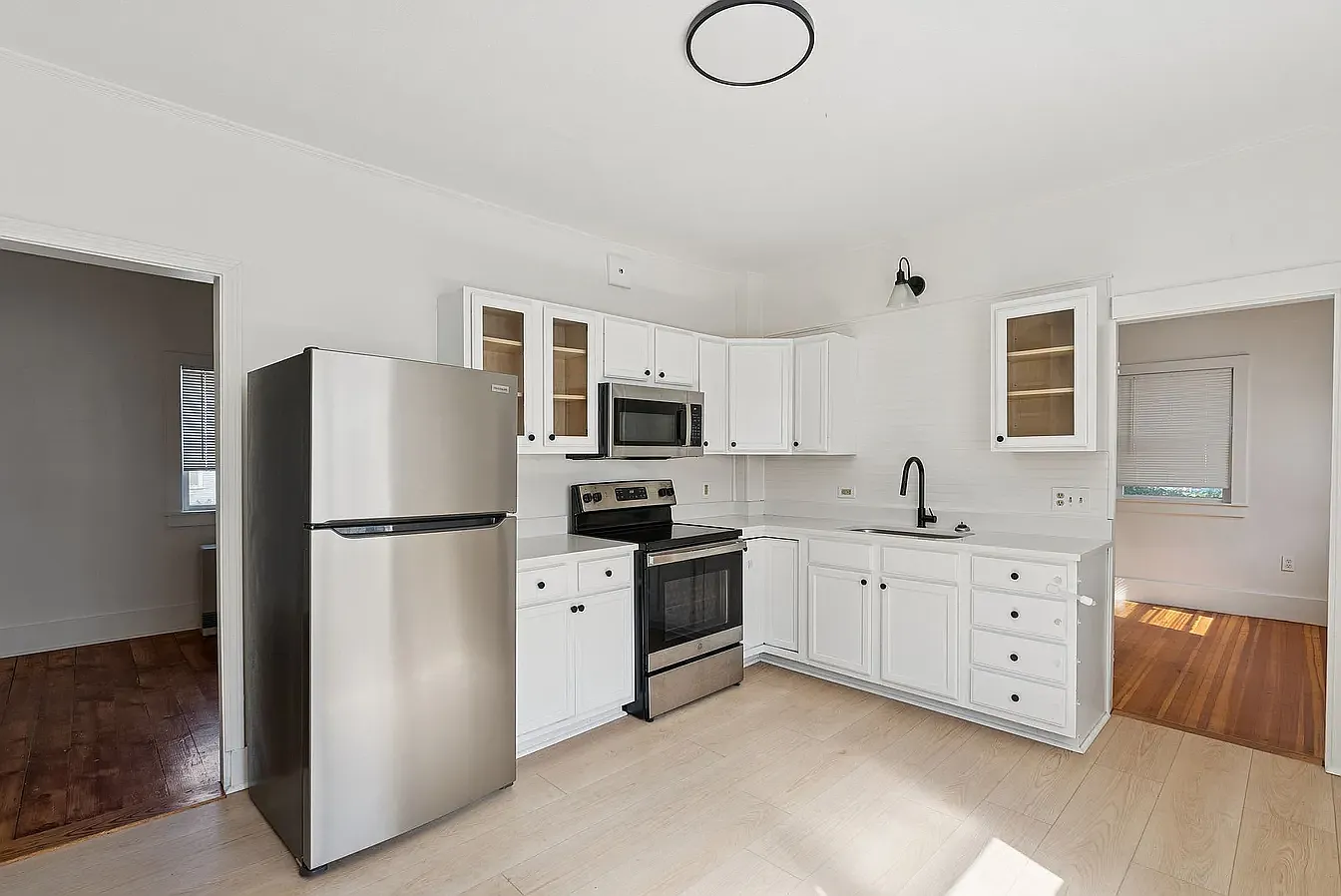 2 bed, 850 sqft, $3,000 — Photo 2
