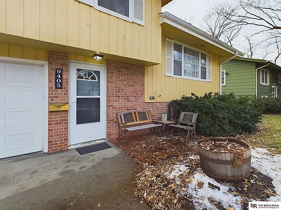 3rd image of 9405 Meadow Dr