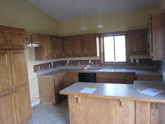 3rd image of 1887 Greenway Ave
