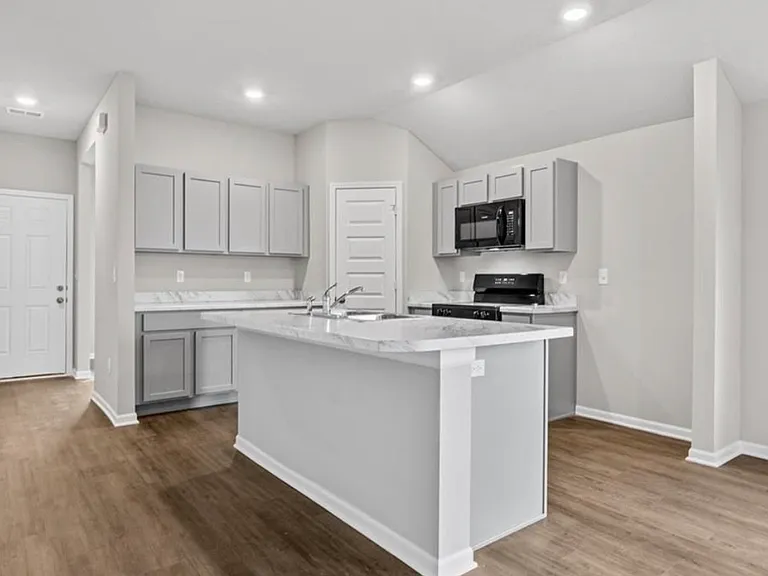 571 N Pecan St — Photo 4