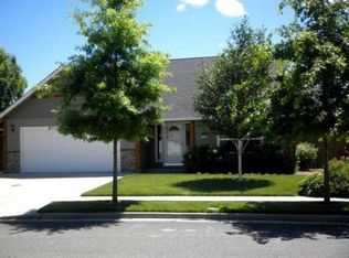 2711 SW Yellowtail Ln, Grants Pass, OR 97527