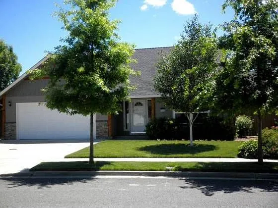 2711 SW Yellowtail Ln photo 1