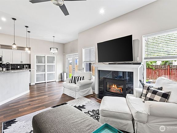 4th image of 303 Eldredge Court NW