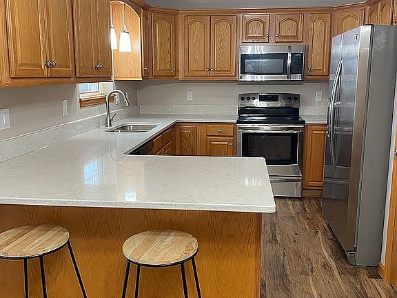 2nd image of 401 Grace Ave
