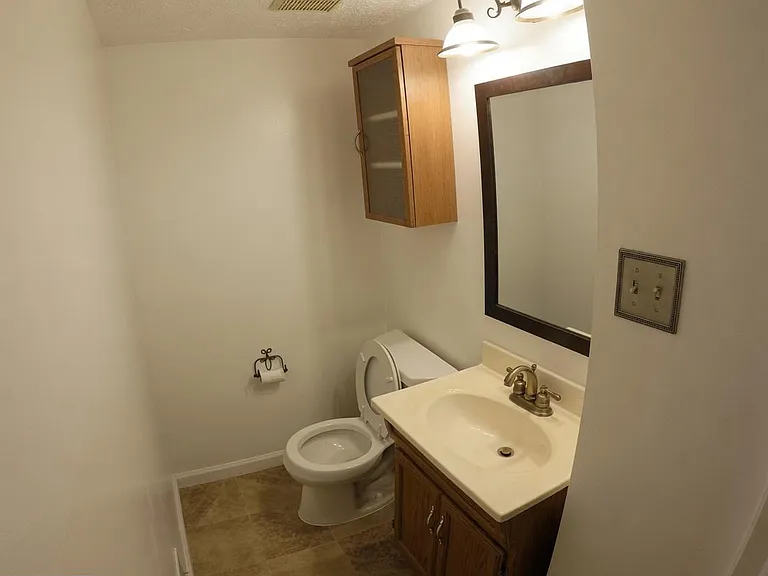 8112 Parkdale Ct — Photo 4