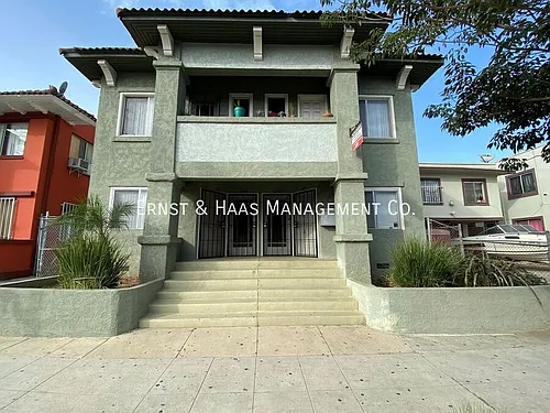 1249 Pine Ave Photo 1