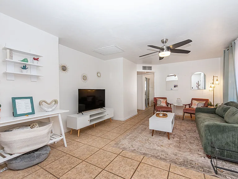 2402 E Copper St — Photo 5