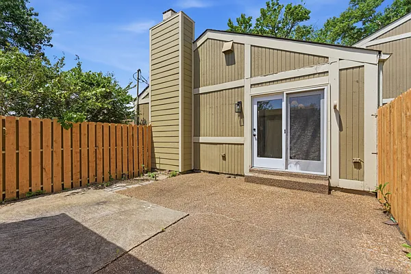 800 Williamsburg West Dr — Photo 32