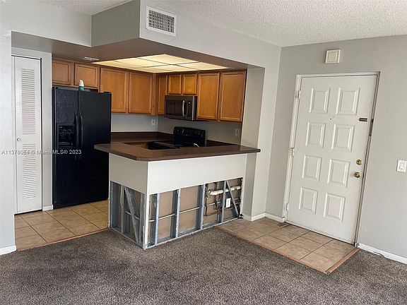 5th image of 728 Executive Center Dr APT 28