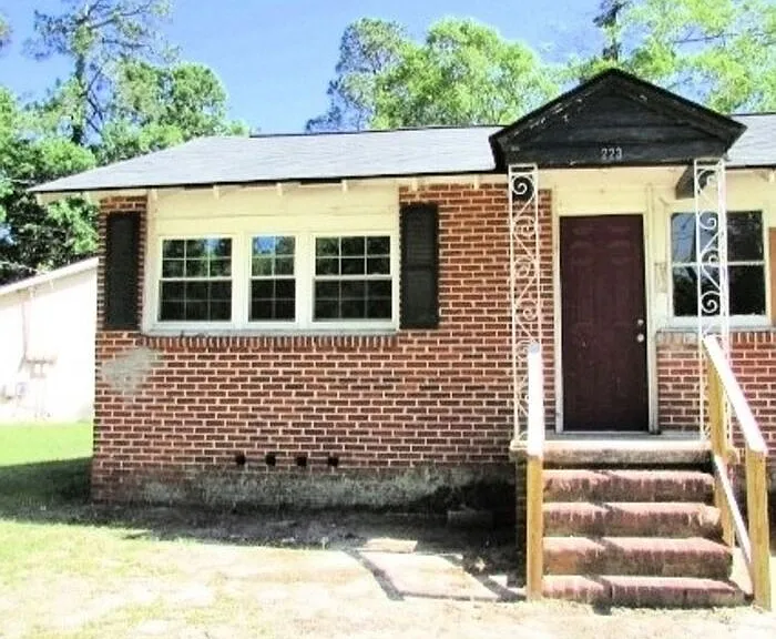 223 Highland Ave — Photo 1