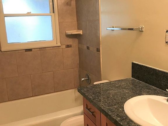 5th image of 680 W Glenoaks Blvd
