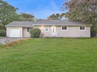 1596 E Forks Rd, Bay Shore, NY 11706
