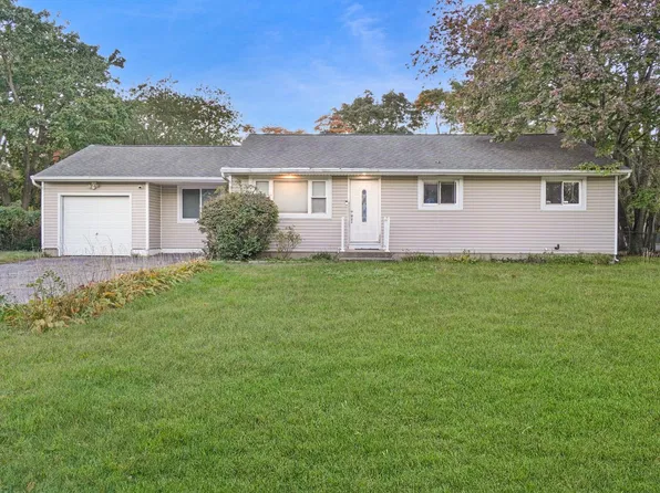 1596 E Forks Road, Bay Shore, NY 11706