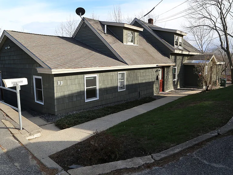 10 Oak Pl #A — Photo 2
