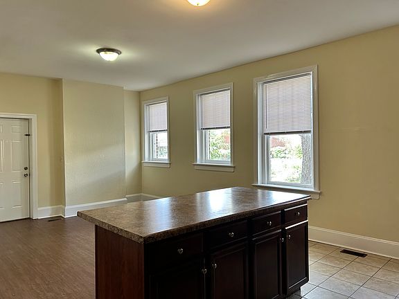 3rd image of 2818 Barton Ave APT 2