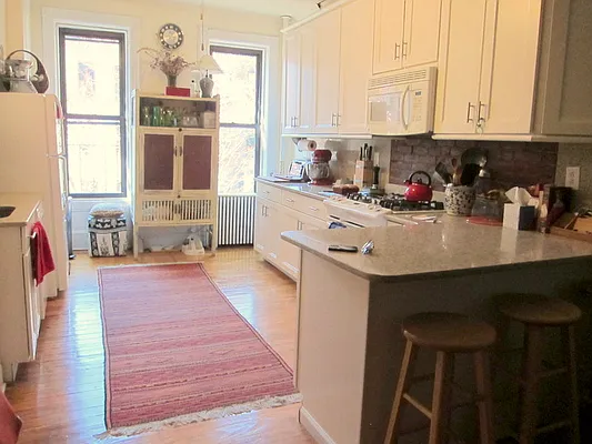 Rented by Chartwell Manhattan Realty | media 2