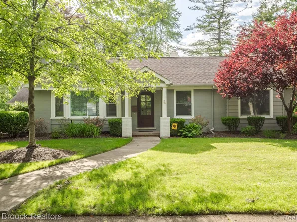 32011 Sheridan Dr, Beverly Hills, MI 48025