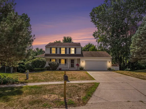 2142 Belmont Farms Cir NE, Belmont, MI 49306