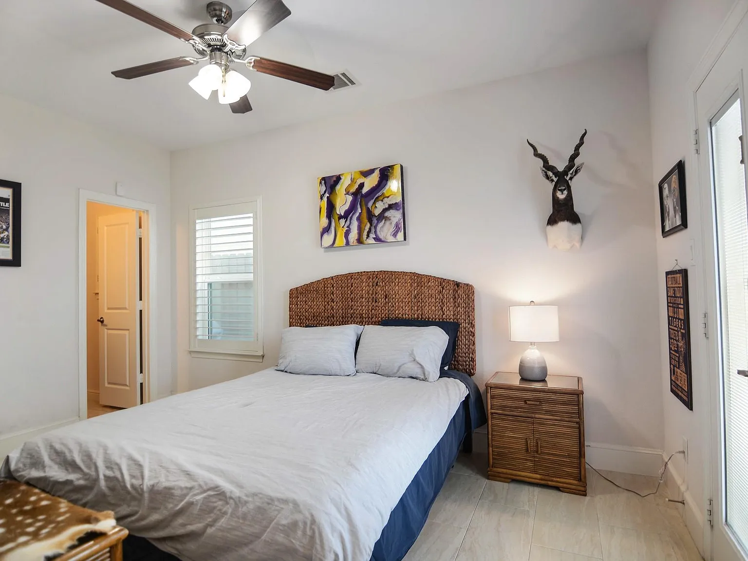 3 bed, 3.5 bath, 2151 sqft, $3,300 — Photo 3