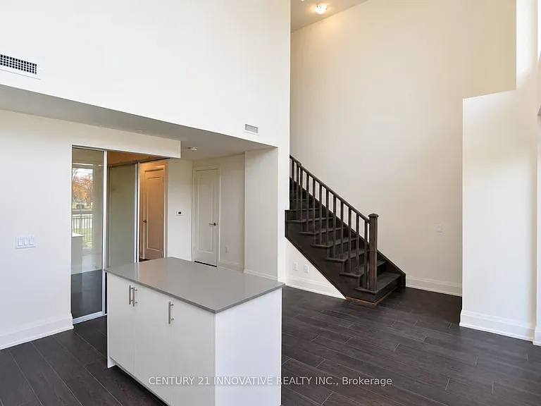 509 Dundas St W — Photo 9