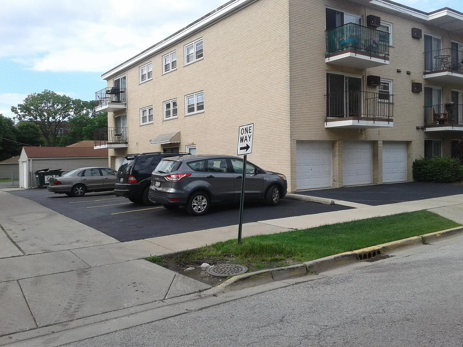 394 Graceland Ave — Photo 2