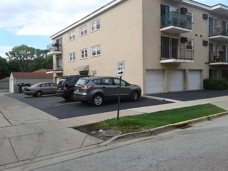 394 Graceland Ave — Photo 2