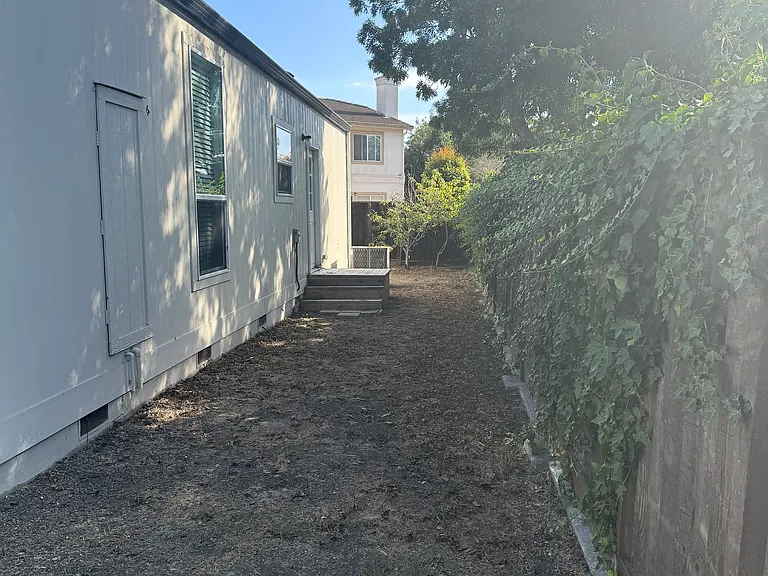 private/fenced yard
